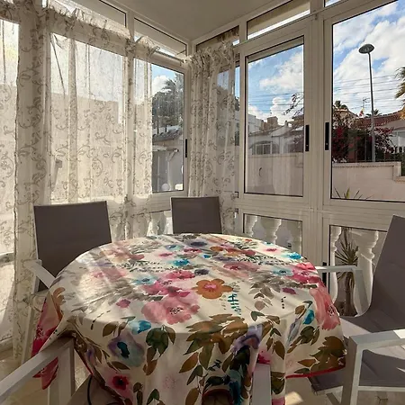 2 Bedroom Stunning In *