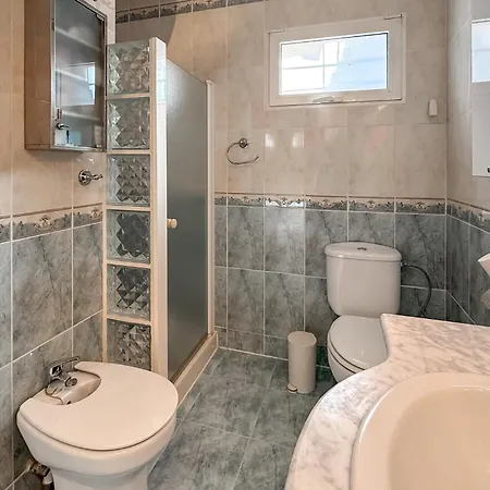 Feriehus 2 Bedroom Stunning In