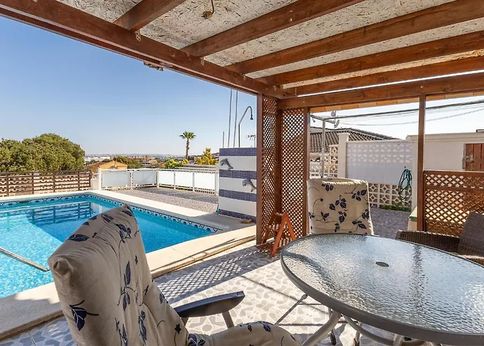 2 Bedroom Stunning In *